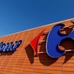 Riots in France have wiped out the Carrefour ‘s profit forecast
